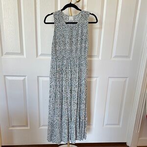 Elloh (boutique brand) sleeveless midi dress blue floral size M